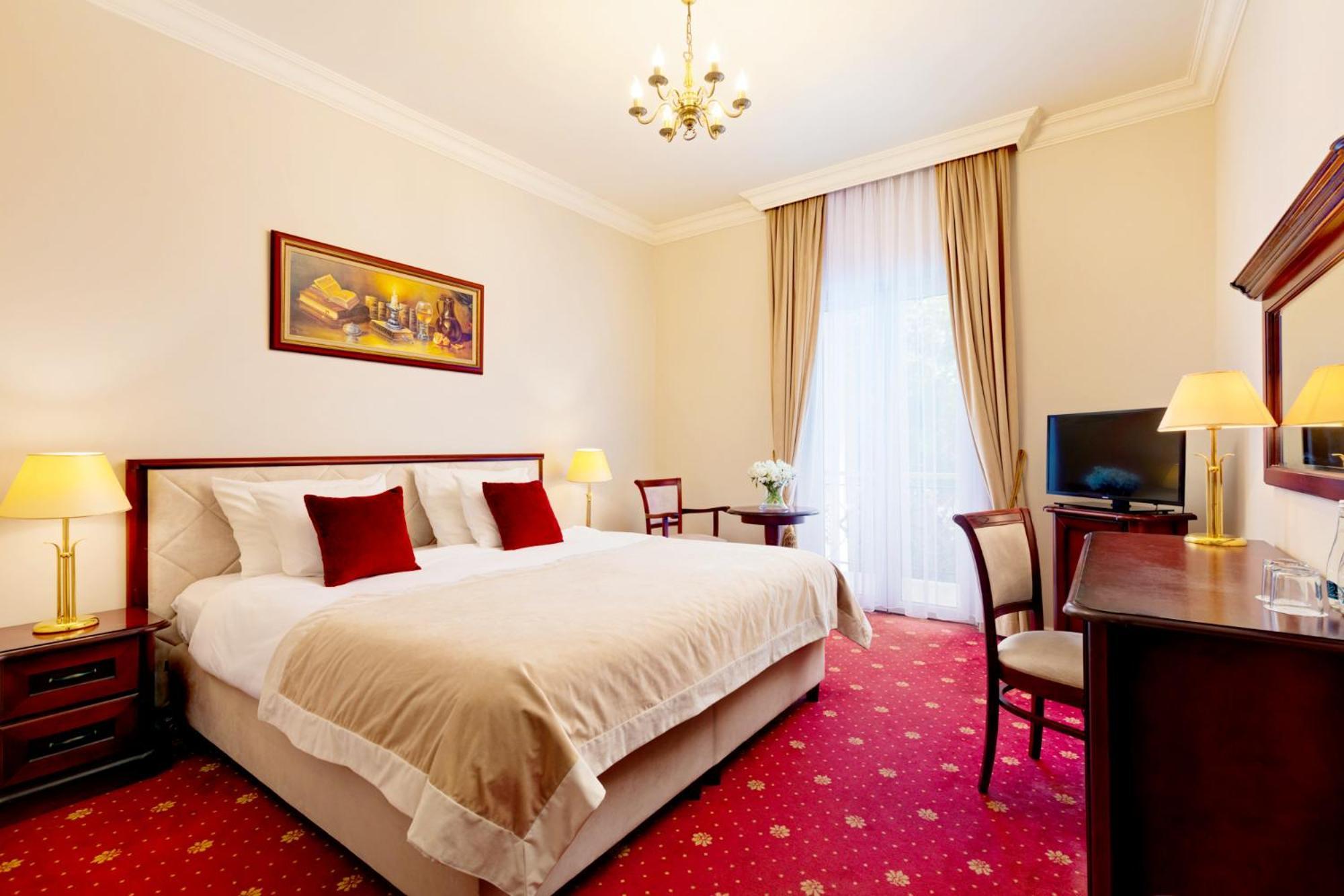 Palacyk Otrebusy Business & Spa Екстериор снимка